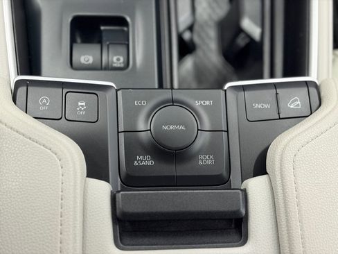Used 2025 Toyota Grand Highlander AWD image 27
