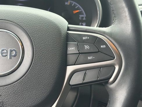 Used 2019 Jeep Grand Cherokee Altitude RWD image 26