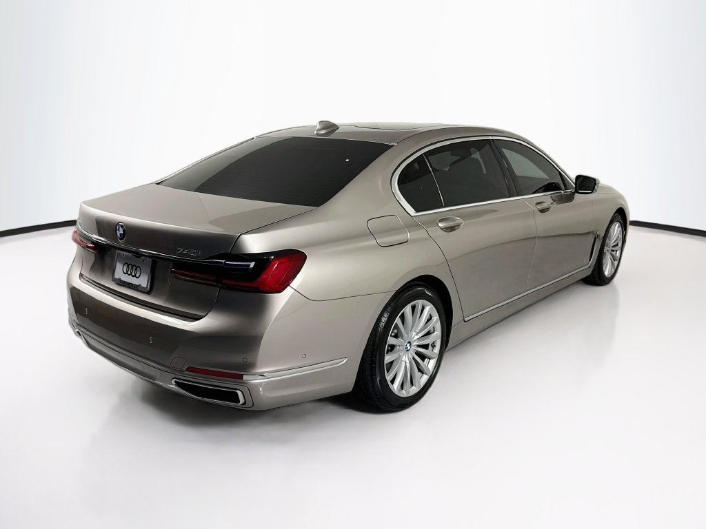 Used 2022 BMW 740i w/ Premium Package RWD image 5
