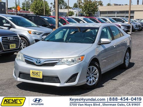 Used 2012 Toyota Camry LE image 1