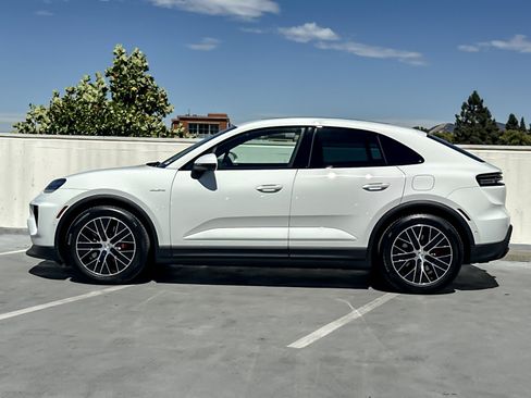 Used 2025 Porsche Macan 4S Electric AWD/4WD image 2