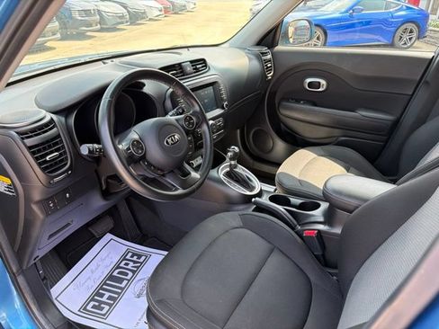 Used 2018 Kia Soul + FWD image 11