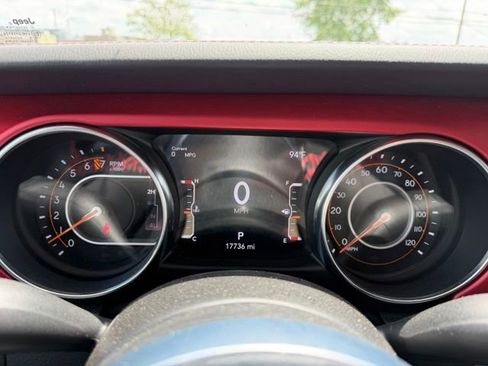 Used 2023 Jeep Gladiator Rubicon w/ Cold Weather Group AWD/4WD image 18