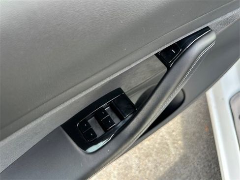 Used 2018 Tesla Model 3 Long Range image 19