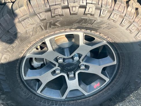 Used 2018 Jeep Wrangler Unlimited Sport AWD/4WD image 16
