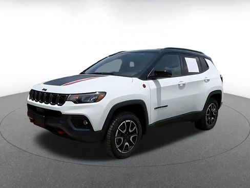 Used 2025 Jeep Compass Trailhawk AWD/4WD image 7