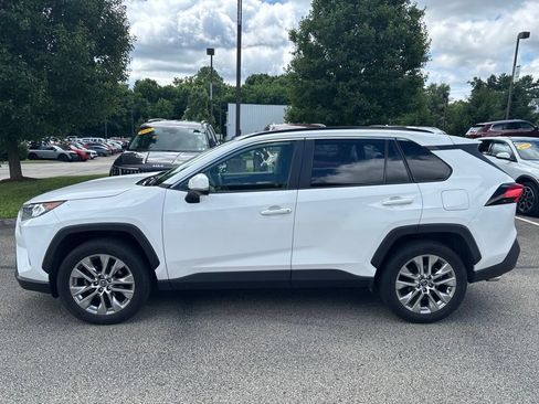Used 2019 Toyota RAV4 XLE Premium w/ Cold Weather Package AWD/4WD image 4