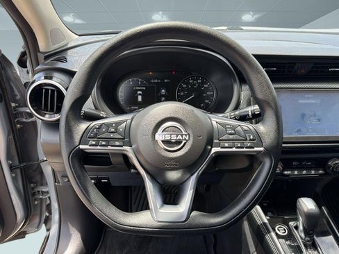 Used 2022 Nissan Kicks SV w/ Interior Electronics Package FWD image 16
