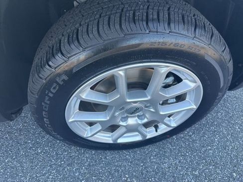 Used 2023 Jeep Renegade Latitude image 43