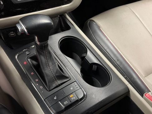 Used 2017 Kia Sedona LX w/ LX Essentials Premium Package image 29