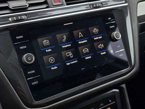 Used 2022 Volkswagen Tiguan SE image 30