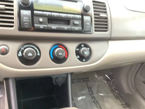 Used 2004 Toyota Camry LE image 32