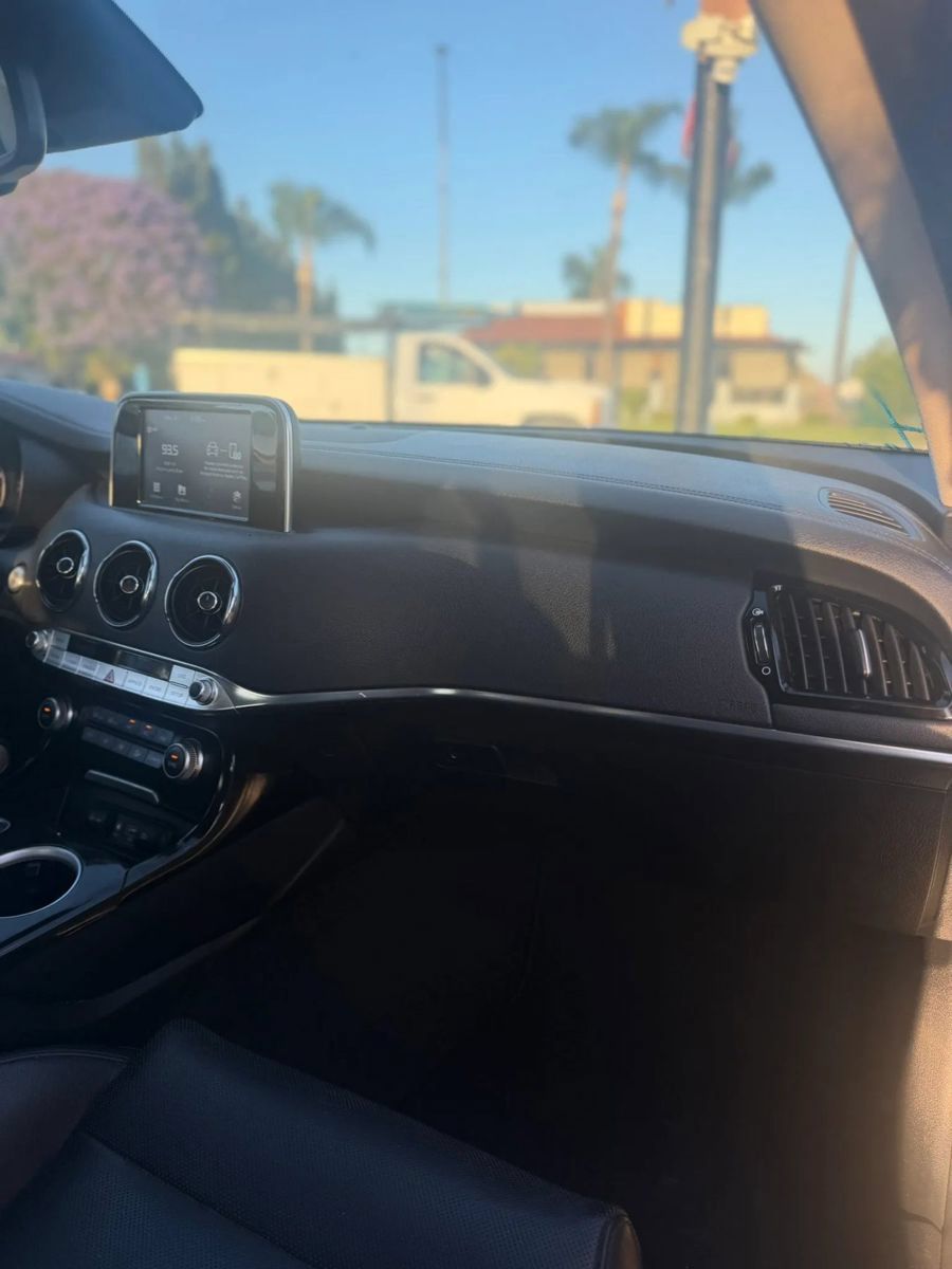 Used 2018 Kia Stinger RWD image 18