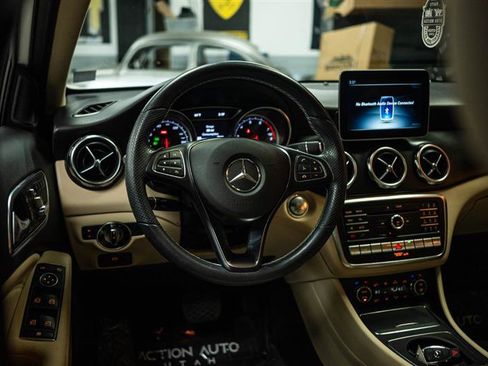 Used 2019 Mercedes-Benz GLA 250 4MATIC image 17