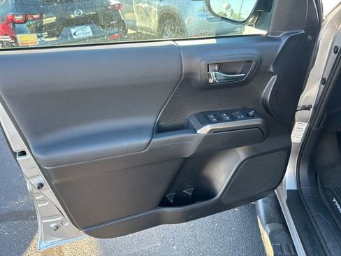 Used 2021 Toyota Tacoma TRD Sport image 11