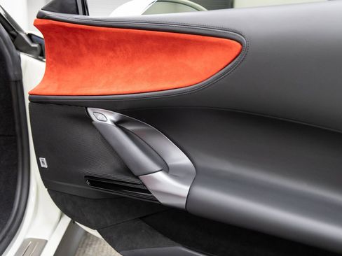 Used 2024 Ferrari SF90 Spider image 31