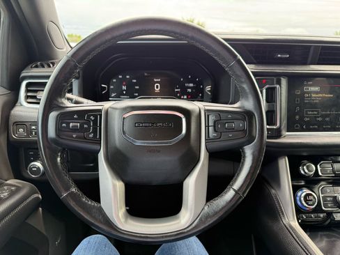 Used 2022 GMC Yukon XL Denali AWD/4WD image 29