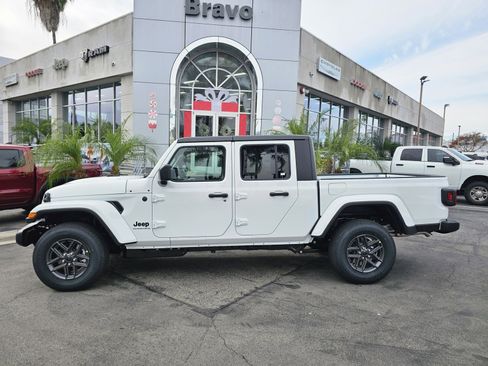 New 2026 Jeep Gladiator Sport image 4
