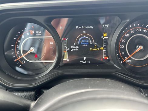 Used 2025 Jeep Gladiator Mojave w/ Safety Group AWD/4WD image 15