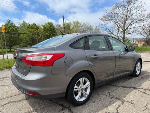 Used 2014 Ford Focus SE w/ SE Winter Package FWD image 3