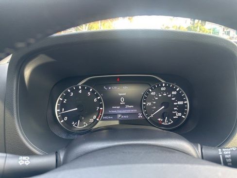 Used 2023 Nissan Frontier SV w/ SV Premium Package image 17