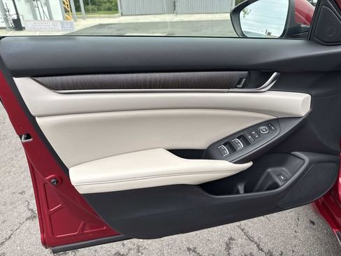 Used 2019 Honda Accord EX image 9