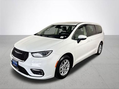 Certified 2023 Chrysler Pacifica Touring-L FWD image 2