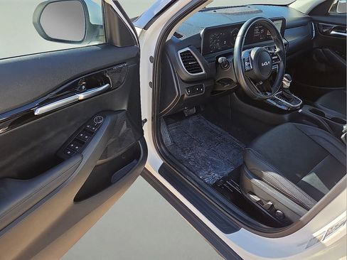 Used 2024 Kia Seltos EX image 21