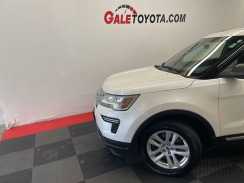 Used 2019 Ford Explorer XLT image 3