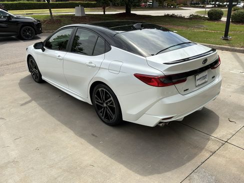 Used 2025 Toyota Camry XSE FWD image 8