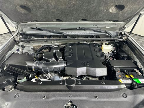 Used 2021 Toyota 4Runner SR5 AWD/4WD image 33