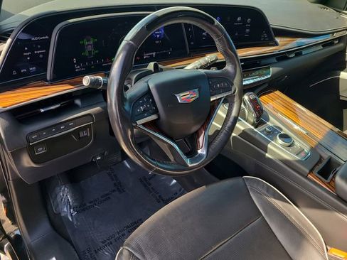 Used 2023 Cadillac Escalade Premium Luxury AWD/4WD image 19