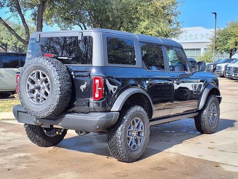 New 2025 Ford Bronco Badlands image 4