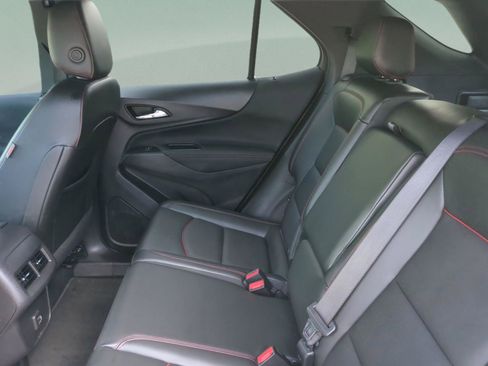 Used 2022 Chevrolet Equinox RS w/ RS Leather Package FWD image 18