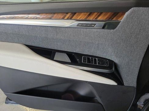 Used 2026 Cadillac Escalade Platinum Sport w/ LPO, ONYX Package image 9