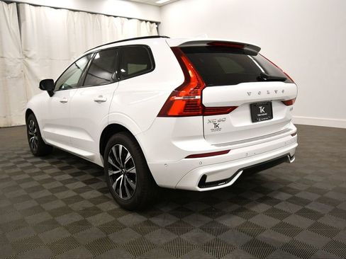 Used 2024 Volvo XC60 B5 Plus w/ Protection Package Premier AWD/4WD image 5