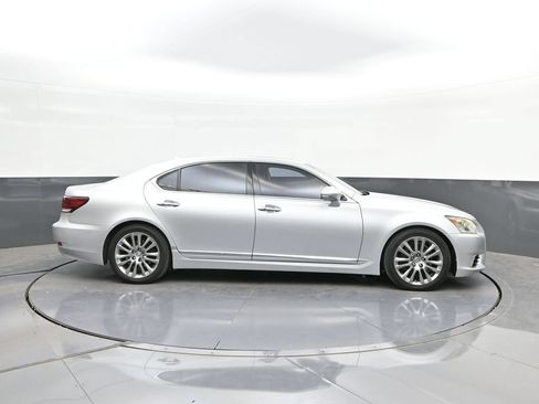 Used 2013 Lexus LS 460 L w/ Ultra Luxury Pkg RWD image 24