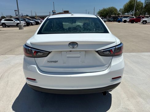 Used 2019 Toyota Yaris LE FWD image 4