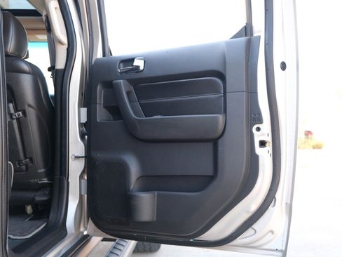 Used 2009 HUMMER H3T Alpha image 21