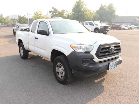 Used 2022 Toyota Tacoma SR RWD image 3