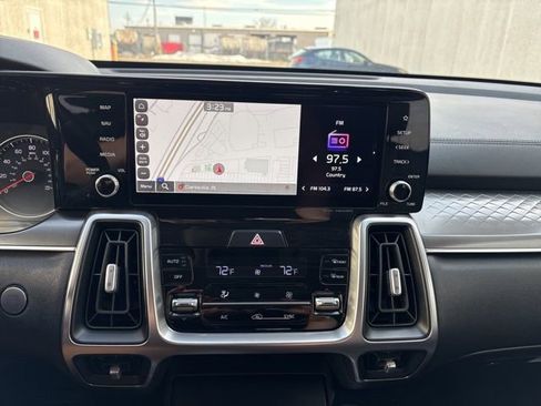 Certified 2022 Kia Sorento S w/ Panoramic Sunroof Package image 17