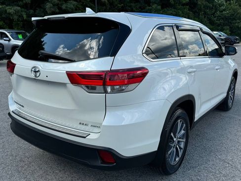 Used 2019 Toyota Highlander XLE AWD/4WD image 7