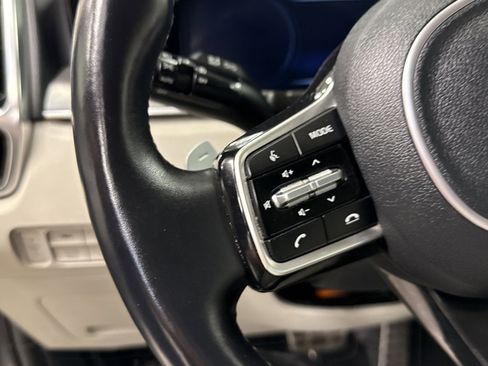 Used 2023 Kia Sorento SX Prestige image 10