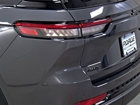 New 2025 Jeep Grand Cherokee 4WD image 10