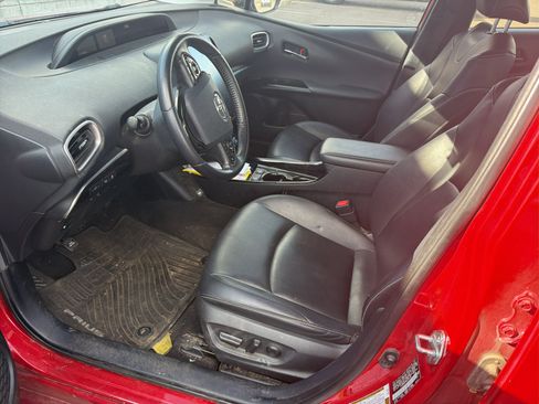 Used 2021 Toyota Prius Prime Limited w/ Carpet Mat Package (TMS) FWD image 6