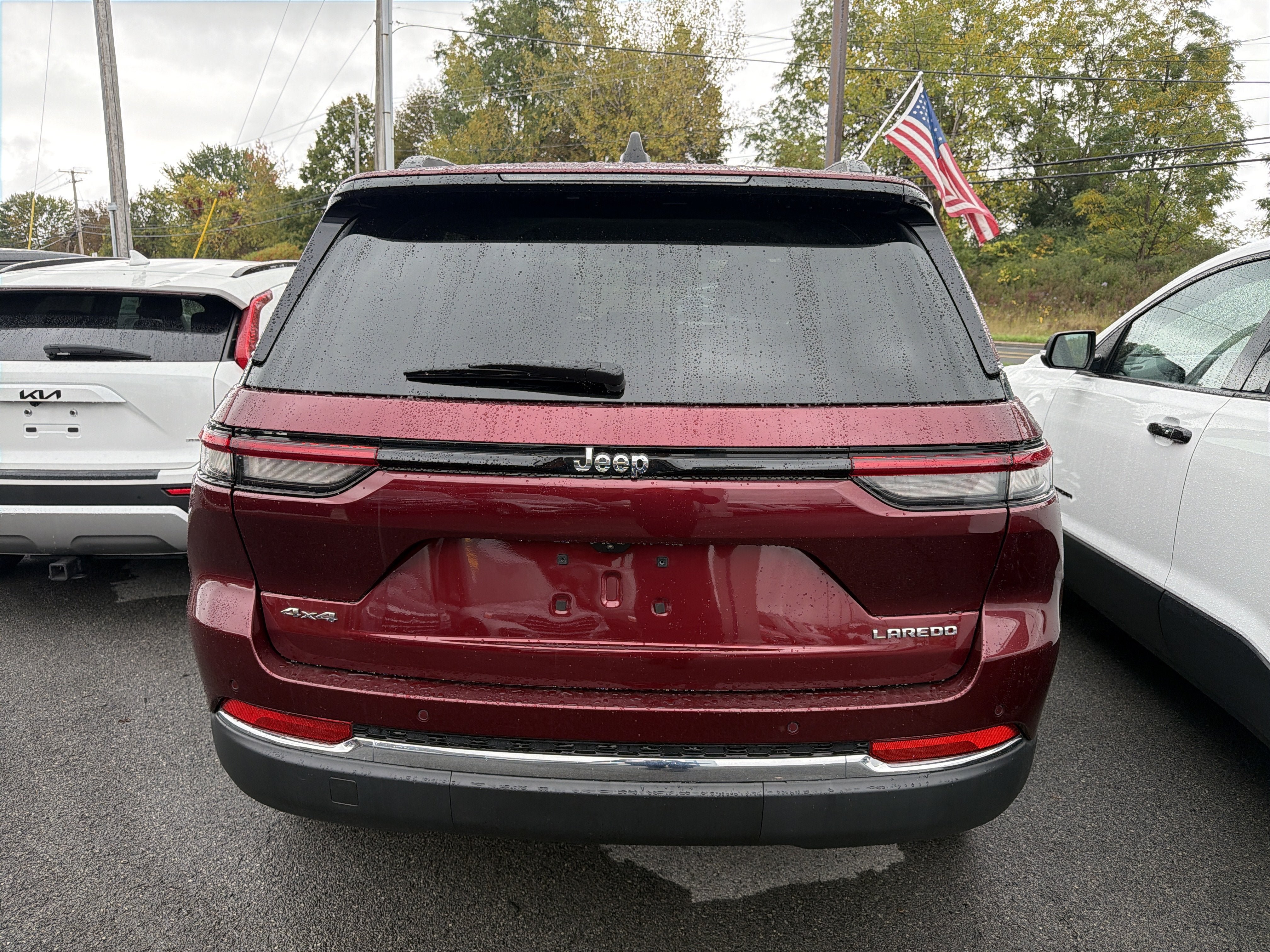 Used 2024 Jeep Grand Cherokee Laredo AWD/4WD image 6