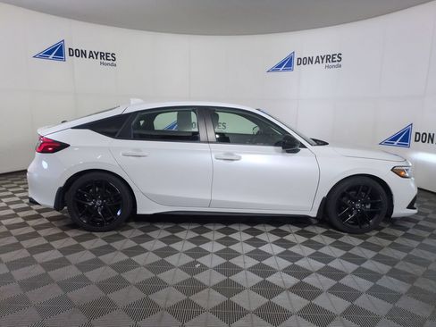 Used 2023 Honda Civic Sport image 6