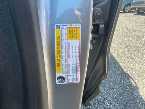 Used 2023 Chevrolet Equinox LT FWD image 30