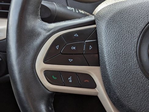 Used 2017 Jeep Cherokee Limited image 26