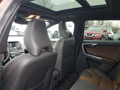 Used 2016 Volvo XC60 T5 Premier w/ Proximity Package image 11